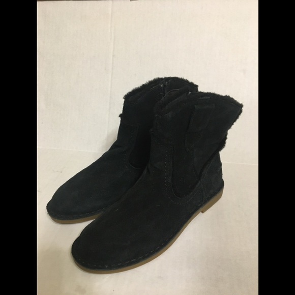 UGG Catica Black Ankle Boot - Picture 13 of 15